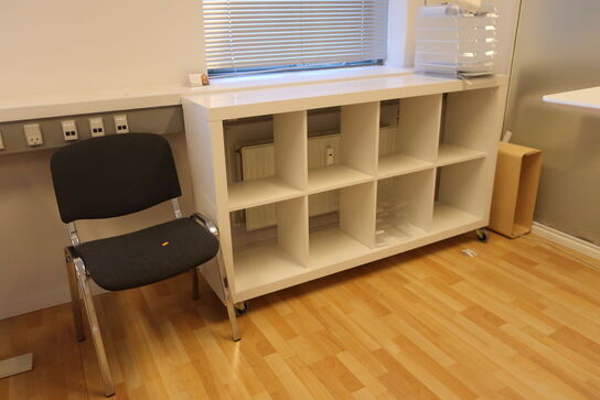 Stol, reol samt skammel