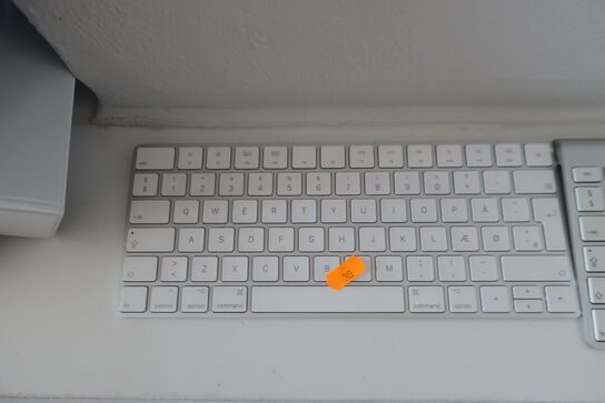 2 stk. tastatur samt mousepad APPLE A1314, A1644, A1339