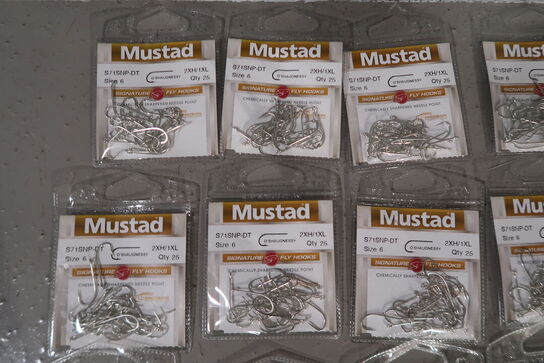 26 pk. Mustad Signature fly hook