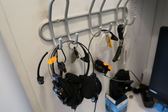 4 stk. headsets, batterier og lader