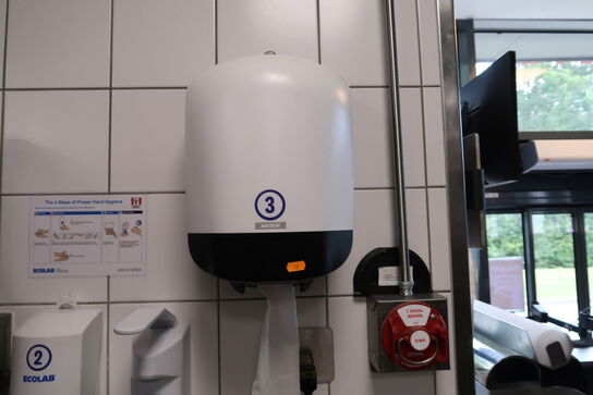 Vaskestation, papirdispenser, sæbedispenser m.m.