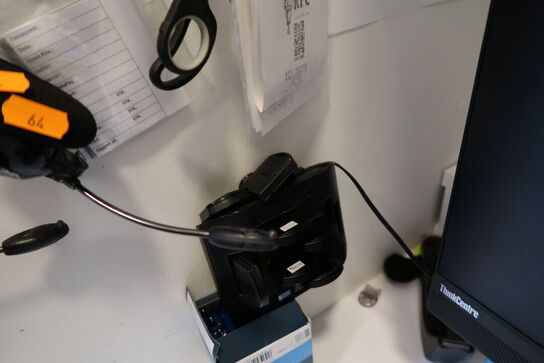 4 stk. headsets, batterier og lader