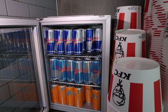 Køleskab VESTFROST med div. Energydrink REDBULL