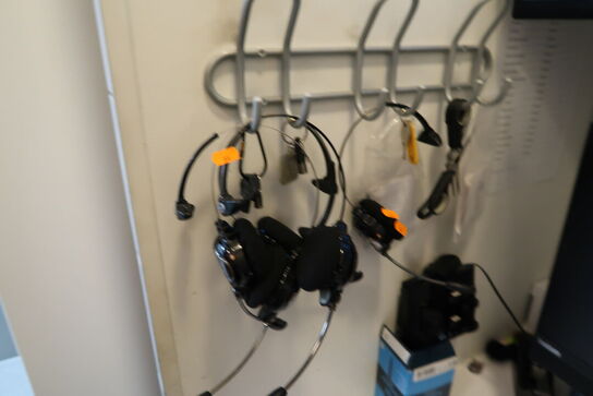 4 stk. headsets, batterier og lader
