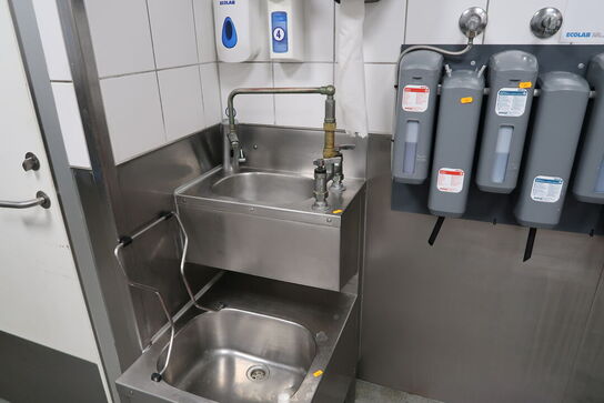Vaskestation, papirdispenser, sæbedispenser m.m.