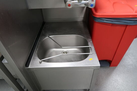 Vaskestation, papirdispenser, sæbedispenser m.m.