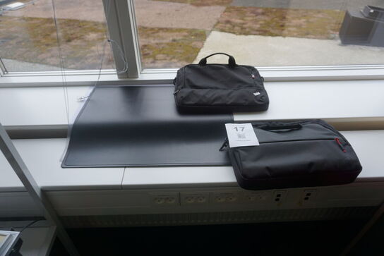 2 stk. computertasker+ måtter 