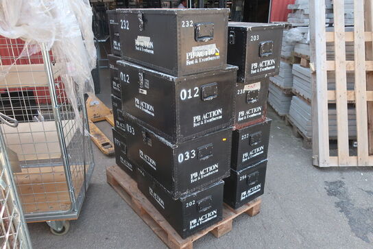 12 stk. cases til vinglas, festivalgrej m.v.