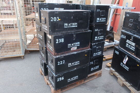 12 stk. cases til vinglas, festivalgrej m.v.