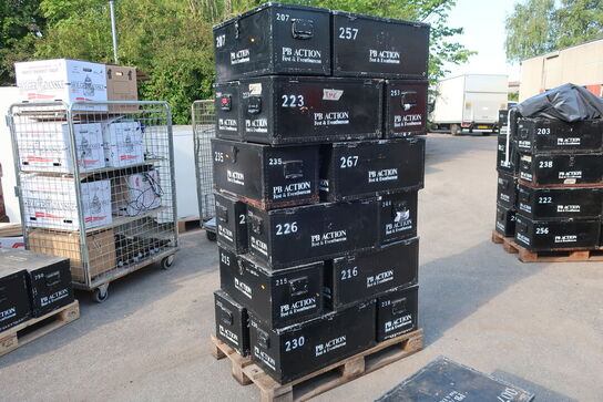 18 stk. cases til vinglas, festivalgrej m.v.