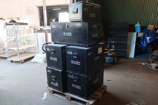 8 stk. cases til vinglas, festivalgrej m.v.