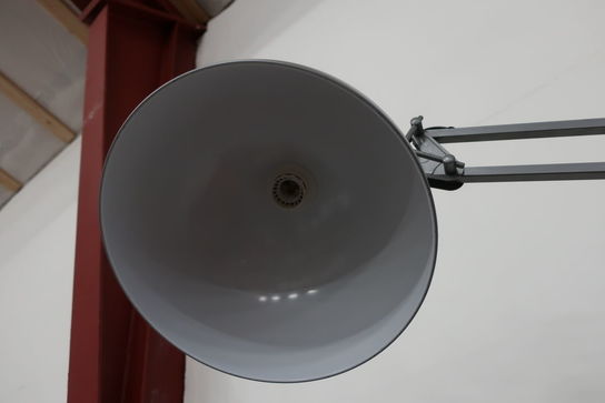 Gulvlampe H: 210 cm.