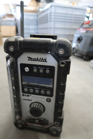 Akku-radio MAKITA DMR110