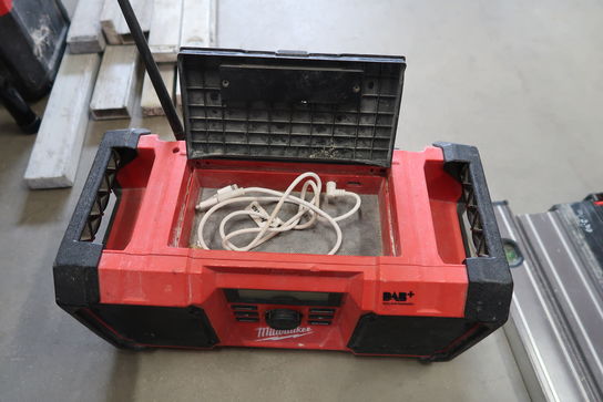 Akku-/230V radio MILWAUKEE M18 JSRDAB+