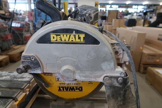 Flisesav DEWALT D24000