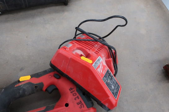 Akku fedtpresse MILWAUKEE M18 GG med batteri og lader