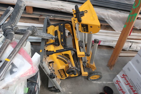 Bordrundsav DEWALT DW745-QS med arbejdsbord