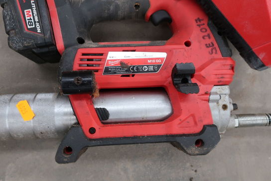 Akku fedtpresse MILWAUKEE M18 GG med batteri og lader