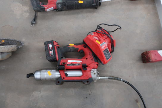 Akku fedtpresse MILWAUKEE M18 GG med batteri og lader