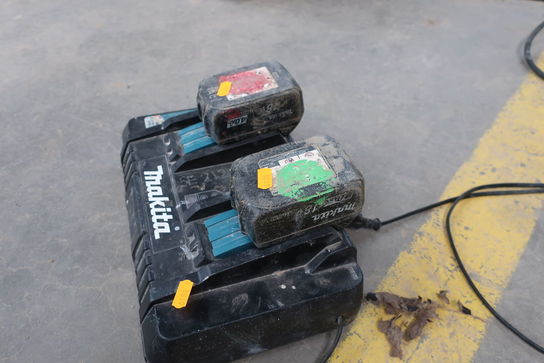 Dobbeltlader MAKITA med 2 stk. batterier