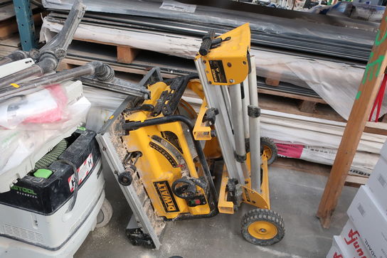 Bordrundsav DEWALT DW745-QS med arbejdsbord