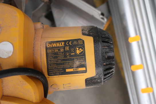 Kap-/geringssav DEWALT DW712N-QS med arbejdsbord