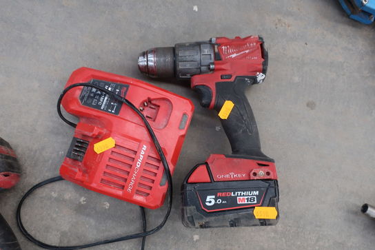 Akku bore/skruemaskine MILWAUKEE M18 ONEPD2 med batteri og lader