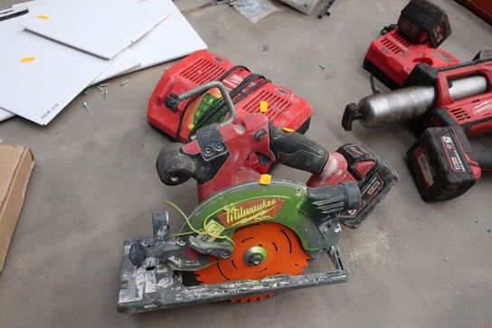 Akku rundsav MILWAUKEE M18 CCS55 med batteri og lader