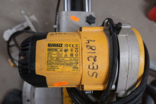 Kap-/geringssav DEWALT DWS780-QS med arbejdsbord DEWALT