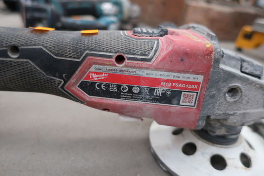 Akku vinkelsliber MILWAUKEE M18 FSAG125X med batteri