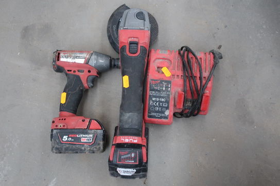 Akku slagnøgle MILWAUKEE M18 FIWF 12, akku vinkelsliber MILWAUKEE M18 FSAG125X med 2 stk. Batterier og lader