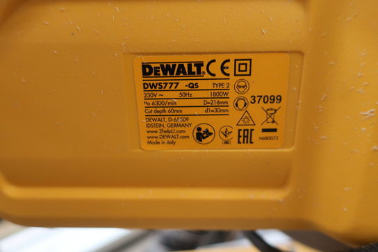 Kap-/geringssav DEWALT DWS777-QS