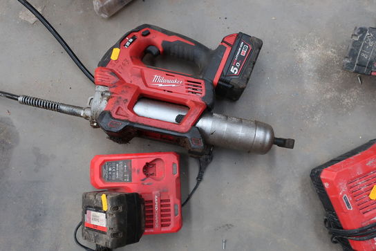 Akku fedtpresse MILWAUKEE M18 GG med 2 stk. batterier og lader