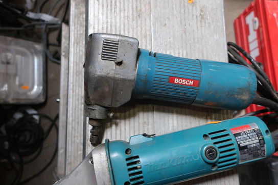 Pladesaks MAKITA JS1600 samt pladenipler BOSCH