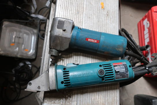 Pladesaks MAKITA JS1600 samt pladenipler BOSCH