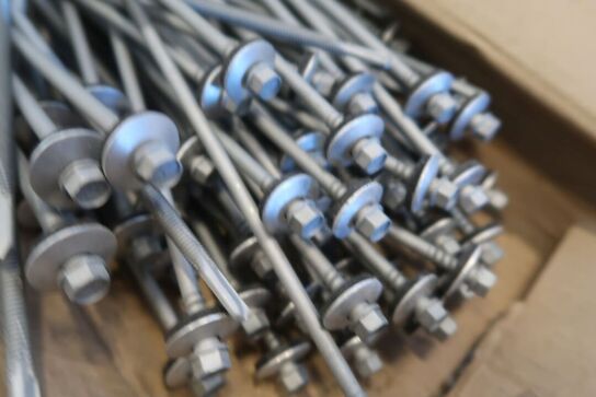 Ca. 300 stk. skruer 5,5(6,3) x 240 mm