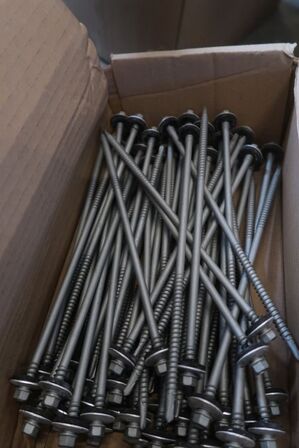 Ca. 550 stk. skruer, 6,5(7,0) x 210 mm