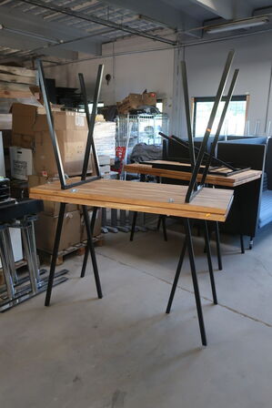 2 stk. højbord med massiv bordplade