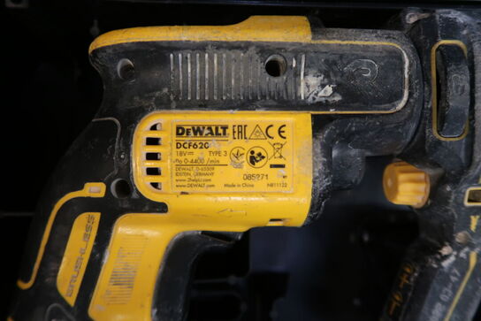 Akku Skrueautomat DeWalt DCF620 + DCF6202 