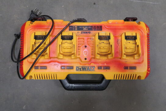 DEWALT DCB104 XR 4-Ports Lynlader