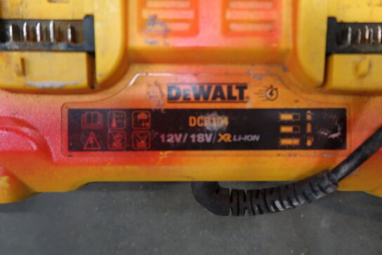 DEWALT DCB104 XR 4-Ports Lynlader