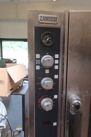 Konvektionsovn ZANUSSI 10 stik