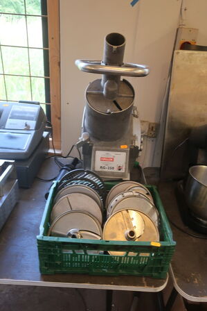 Grøntsnitter HALLDE RG-250 inkl. tilbehør