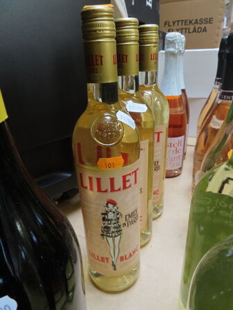 15 fl. blandet vin, hvidvin, rosevine og musserende vin