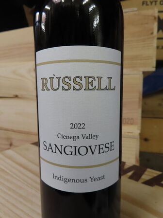 12 fl. rødvin, RUSSEL SANGIOVESE CIENEGA VALLY 2022