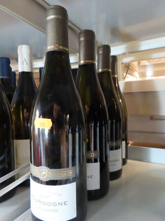 4 fl. hvidvin, BOURGOGNE SOUS LA ROCHE 2017,