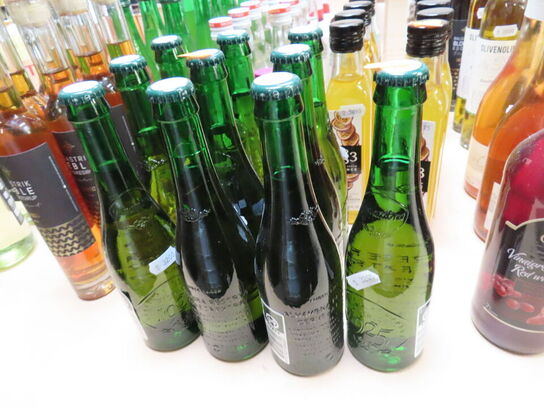 Div. flasker med bl.a. edikke og saft