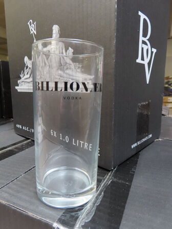 6 ks. med vodkaglas, BILLIONÆR