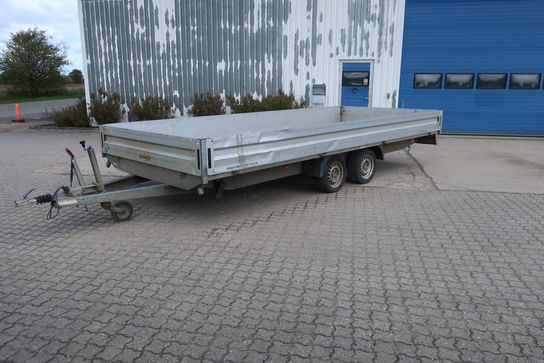 Trailer HUMBAUR 305121