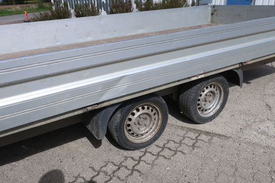 Trailer HUMBAUR 305121